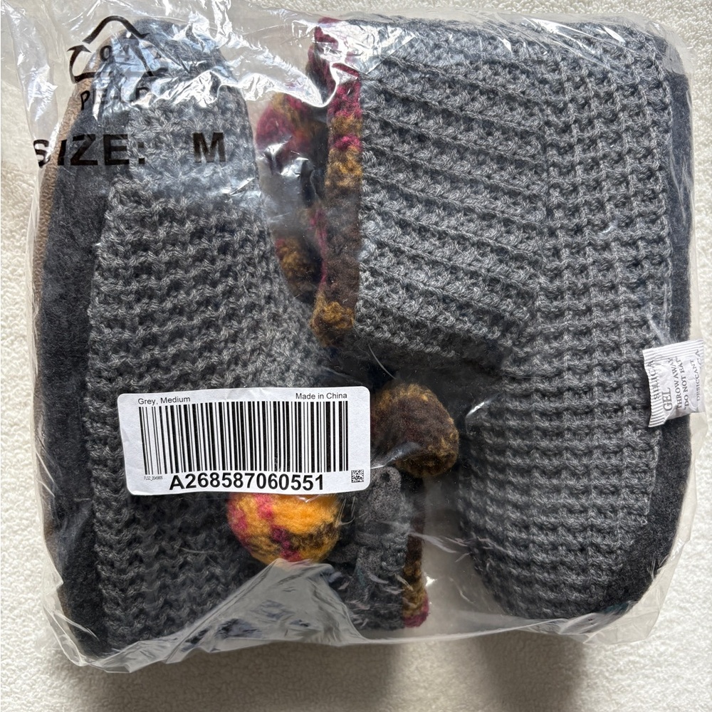 NWT Cuddl Duds Chunky Gray Knit Slippers with Colorful Pom Accents, Sz M(7/8) - Picture 2 of 5